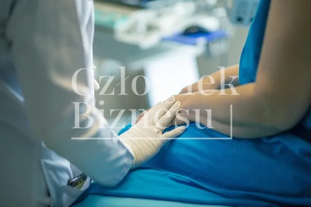 Jakie programy profilaktyczne może zaproponować onkolog w klinice pacjentom z grup ryzyka?