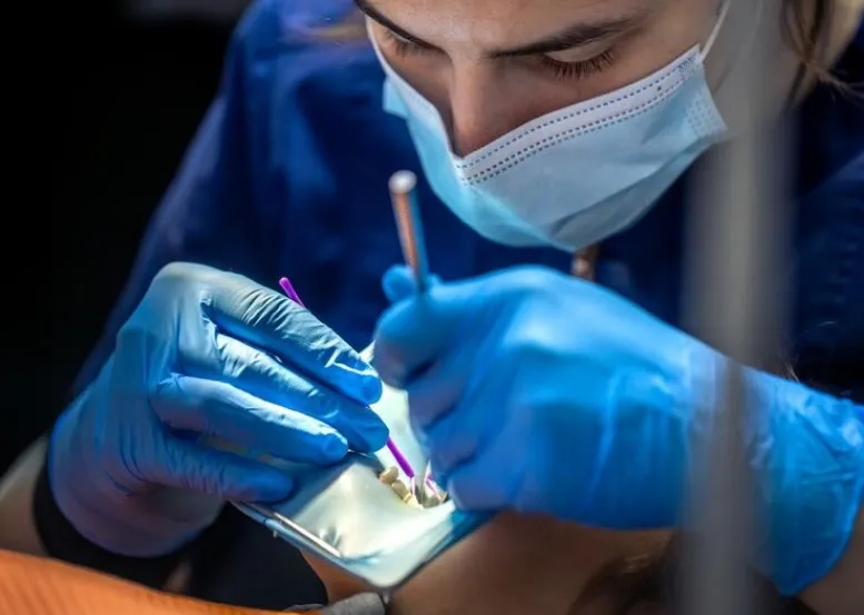 Czy płukanie ust po zabiegu stomatologicznym może zmniejszyć ryzyko infekcji?