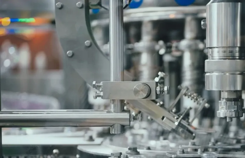 Jak maszyny pakujące korzystające z kamer 3D radzą sobie z nieregularnymi produktami?