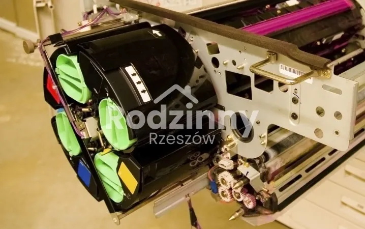 Jakie pytania warto zadać, zanim wybierzesz producenta tonerów do swojej firmy?